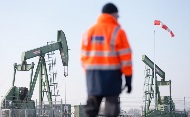 
                    Россия сократит добычу нефти на 500 тыс. баррелей в сутки

                